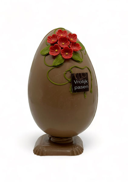 Afbeelding van Chocolade paasei melk (glad) afgewerkt met bloemen